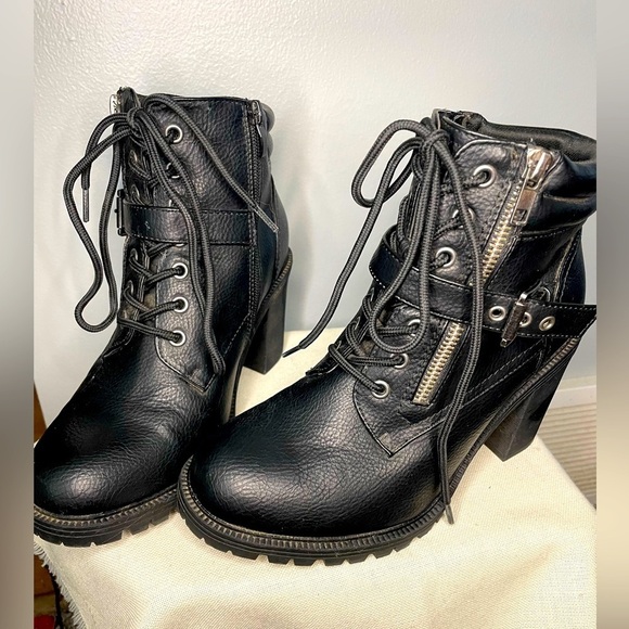 TORRID Lace-Up Hiker Boots - Black SZ/9WW - Picture 2 of 10